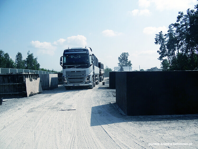 Transport szamb betonowych  w Sępopolu